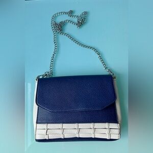 NWOT blue and off white crossbody bag, unbranded. Woven design on the front.